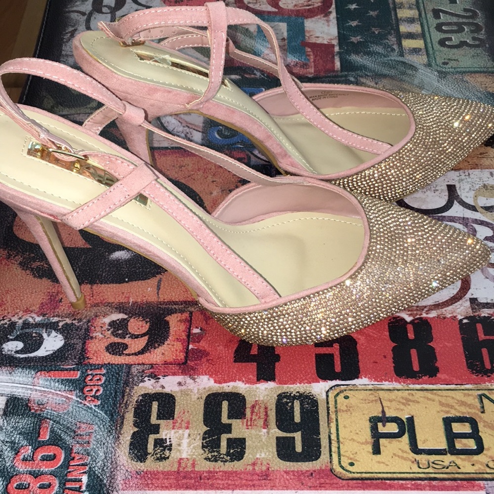New. Liliana rose rhinestone pump.